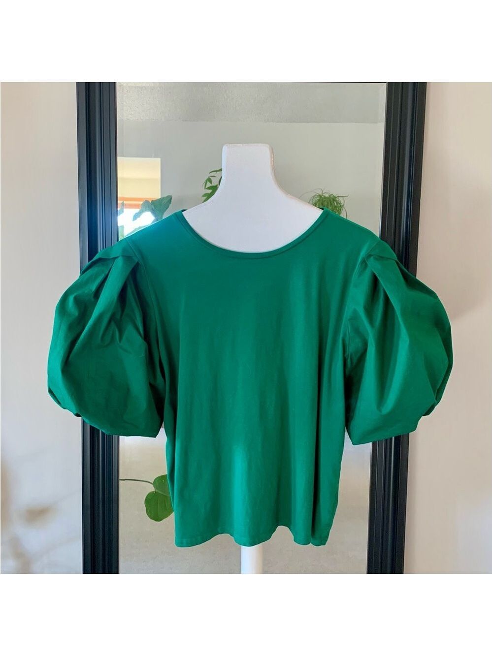 Green Short Puffy Sleeve Shirt